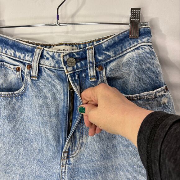Abercrombie & Fitch Size 26 / 2 Short Jeans High Rise Curve Love Relaxed 90s Fit - Picture 12 of 16